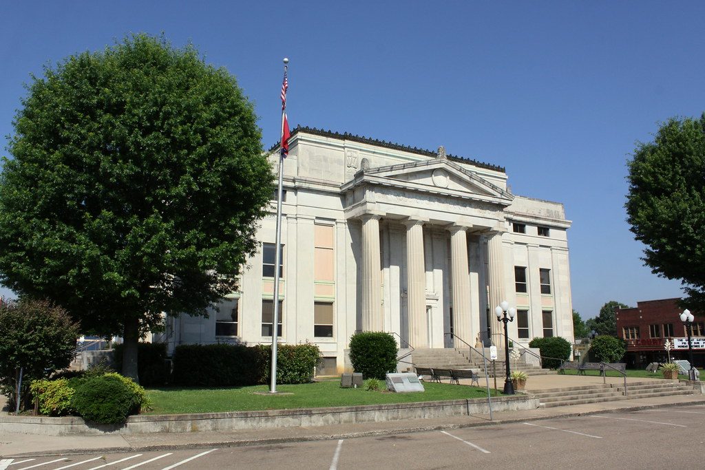 Historic downtown Huntingdon, TN courthouse